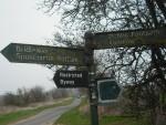 Spuncombe Bottom footpath sign.