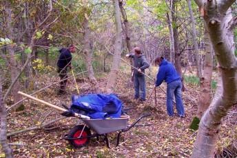 Trail build volunteers in Swindon, October 2008.