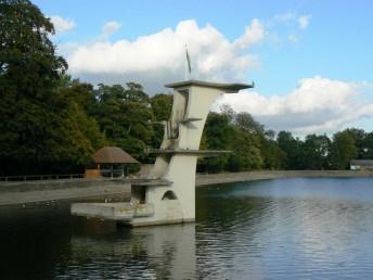 Art_deco_diving_board,_Coate_Water,_Swindon,_Wiltshire_-_geograph.org.uk_-_320302